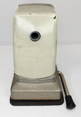 Sacapuntas vintage Boston Vacuuette base de succión manivela Foto 1 de 4