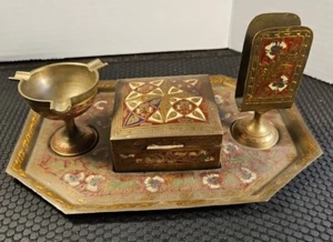 Antiguo juego de fumar de latón con soporte para cerilla, cenicero, caja de cigarrillos y bandeja - Imagen 1 de 24