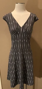 A.P.N.Y. L Black & White Polka Dot Office Core Dress W V Neck - Picture 1 of 8