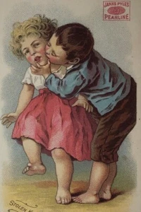 Tarjeta comercial victoriana de James Pyles de la década de 1880 jabón perlado niña y niño beso robado NY - Imagen 1 de 3