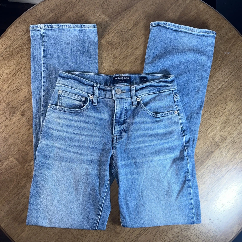 Pantalones de mezclilla para mujer Lucky Brand tiro medio Ava Boot 27R corte boot 9” tiro 30” entrepierna Foto 1 de 4
