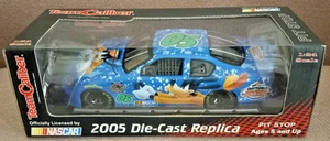 Coche de carreras Daytona 500 2005 Disney NASCAR Goofy escala 1:24 coleccionable - Nuevo de Lote Antiguo - Imagen 1 de 7