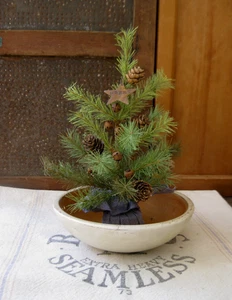 Small Vintage Wood Dough Bowl White Milk Paint w Primitive Christmas Tree - Picture 1 of 9
