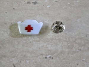 BROCHE DE SOLAPEL PIN SOMBRERO DE ENFERMERA, ENFERMERA, CHAQUETA, MÉDICO, OFICINA, NICU, UICU, ONCOLOGÍA, ER - Imagen 1 de 1