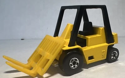 Hot Wheels Caterpillar Forklift 1979 Hong Hong Missing Fork Life Mechanism - Image 1 of 4
