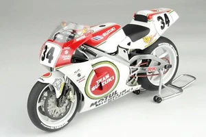Platz/Beemax 1/12 Suzuki RGV-Γ (XR79) 1993 WGP500 Champion Model Kit BX13001 - Bild 1 von 19