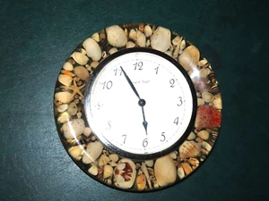 STERLING & NOBLE WALL CLOCK SEASHELLS IN LUCITE VINTAGE RUNS - Picture 1 of 4