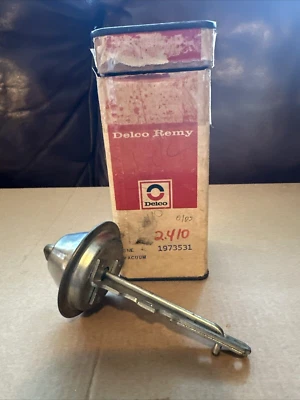 NOS GM 1973531 Delco Remy 1975 1976 Oldsmobile Cutlass Vacuum Advance Free Ship - Image 1 of 4
