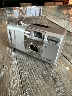 BELL & HOWELL Point And Shoot 35MM Film Camera "Focus Free" Mini Lens 35mm - Image 1 of 4