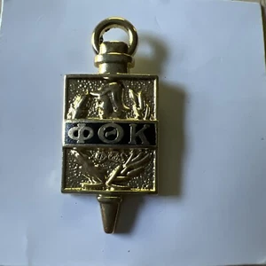 Phi Theta Kappa Charm Magnetic Pinback - Picture 1 of 5