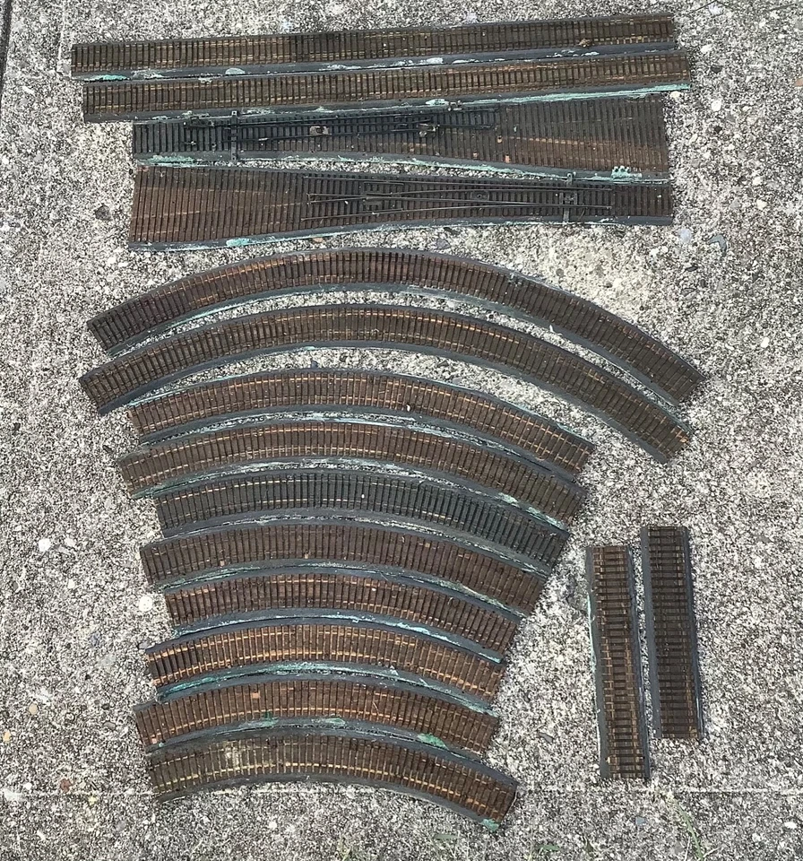 Genuine Tru Scale Roadbed Lot of 16 Pieces Vintage HO Scale Turnouts 16R 18R 50s - Image 1 of 4