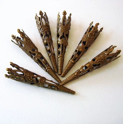 20-Tapa de cuentas de cono largo de filigrana de bronce envejecido-41x8 mm. Foto 1 de 2