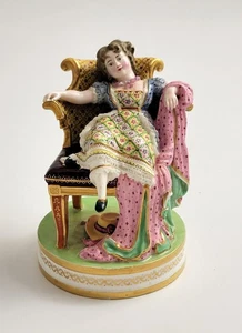 Antike Derby Porzellan Figur Mädchen im Stuhl um 1790 - Bild 1 von 8