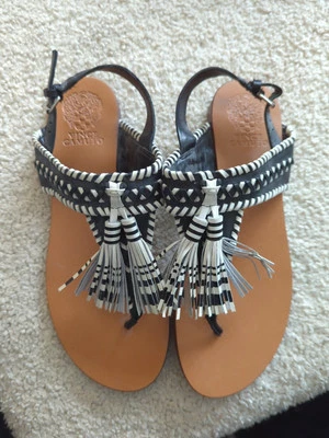 Sandália Tanga VINCE CAMUTO Rebeka Borla Slingback 8 1/2 Preto e Branco Lthr NOVA - Imagem 1 de 3