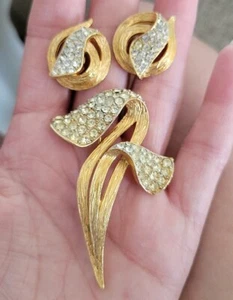 Vintage Strass Blumen Lilie Abstrakt Brosche Anstecknadel Button Clip Ohrringe Set Gold - Bild 1 von 5