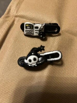 Juego de 2 horquillas de cola de caballo y libro de hechizos de calavera de mago negro y blanco Foto 1 de 4