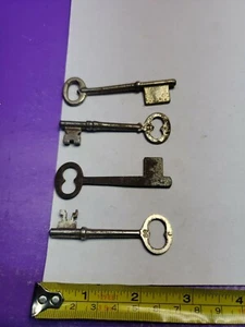4  RARE SKELETON KEYS ASSORTED UNBRANDED UNMARKED VINTAGE ANTIQUE  LOT AS IS  - Picture 1 of 6