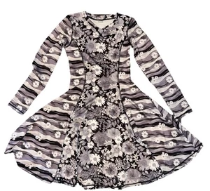 Chooze Mädchen schwarz & weiß Blumen tailliert Skater Flare Kleid Large (10/12) - Bild 1 von 3
