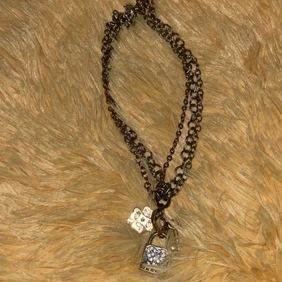 Gargantilha Bebe colar robusto corrente de fio duplo com pingentes de coração e trava  - Imagem 1 de 4