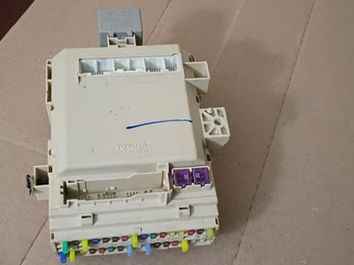 Toyota Highlander 2013 bajo tablero/cabina caja de fusibles  Foto 1 de 4