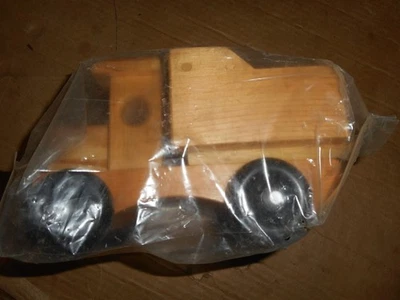 Camión volquete de madera MSIP Foto 1 de 2