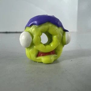 Grossery Gang #1-157 (lime) Color Change Dodgey Donut - Picture 1 of 3