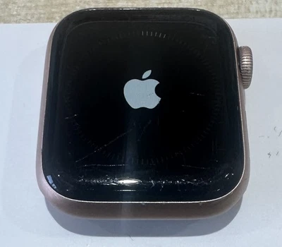 Apple Watch Series 4 40mm Rose Gold MU6828/A Boxed - Image 1 of 4