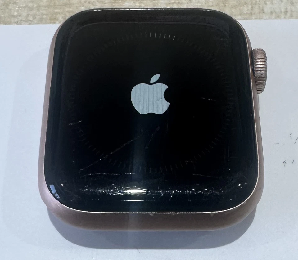 Apple Watch Series 4 40mm Rose Gold MU6828/A Boxed - Image 1 of 4