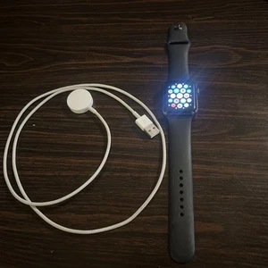 Apple Watch Series 3 42mm Black MQL12LL/A (GPS) - Photo 1 sur 5