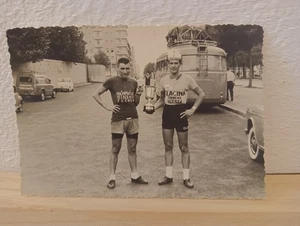 Cyclists with Polisportiva Cup Dinamo Faenza Glacina Tormeno Vicenza bus - Picture 1 of 2