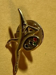 Pepper or Banana Type Figure With Color Pallet ￼Pin - Picture 1 of 4