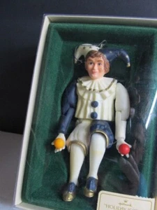 Adorno Holiday Jester Hallmark 1984 en caja original - Imagen 1 de 2