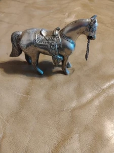 Piccola statuina cavallo in metallo color argento vintage - Foto 1 di 8
