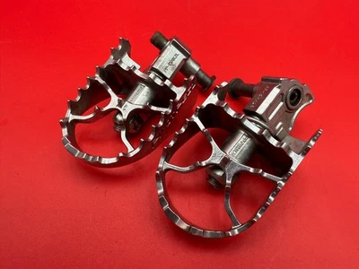 Kawasaki KX250 1997 97 PIVOTE PEGZ pp-15mk reposapiés estriberas reposapiés peldaños delanteros Foto 1 de 4