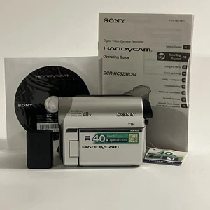 Videocamera Sony Handycam DCR-HC52 MiniDV - Pacchetto PARTI: LA PORTA NON SI CHIUDERÀ - Foto 1 di 21