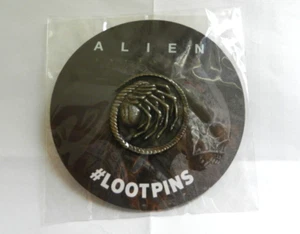 Offizielle ALIEN Covenant Gesicht Umarmung Pin Anstecker Neu - Bild 1 von 1