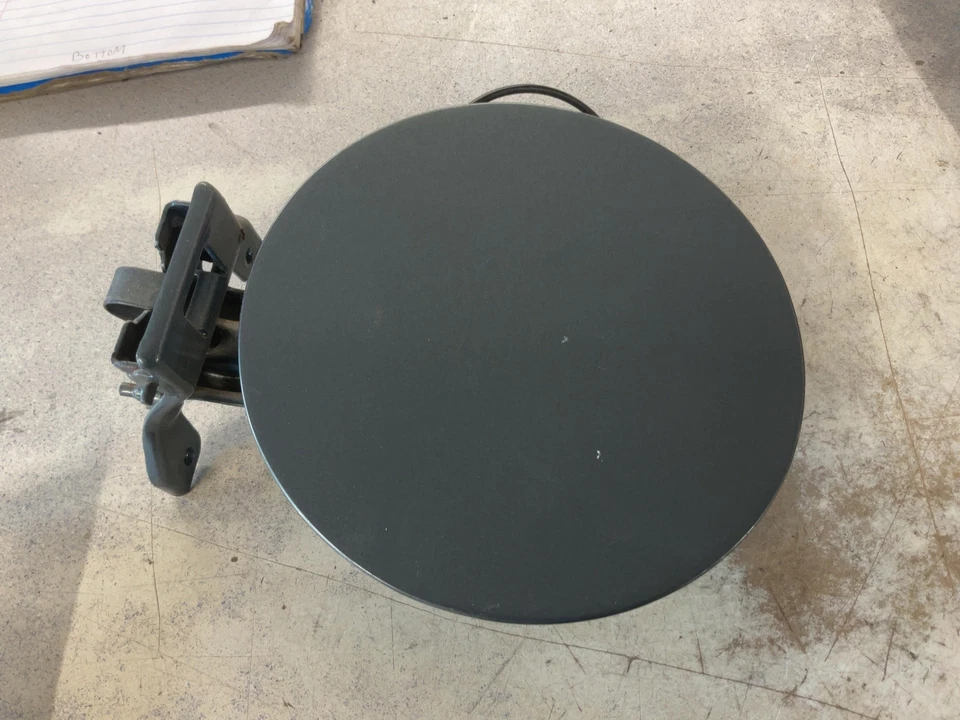 Puerta del depósito de combustible HYUNDAI ENTOURAGE 07 08 09 10 VERDE GRIS PRADO 7V Foto 1 de 3