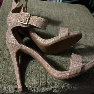 Dream Pairs Gold Stiletto High Heel Sandals New-Size 9 Ankle Straps - Picture 1 of 5