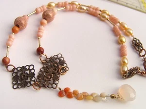 CeS Kette Chalzedon, Feueropal / mexican opal, Koralle, Perlen in Gold + Kupfer - Bild 1 von 1