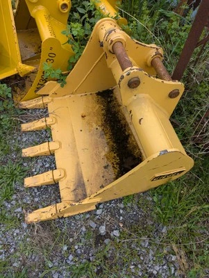  30"  HEAVY DUTY 38mm 1 1/2" Digging Bucket W/ Pins Yanmar VIO35 - Image 1 of 4