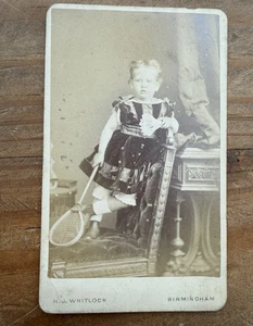 ANTIQUE VICTORIAN CDV PHOTOGRAPH – YOUNG GIRL WITH BADMINTON RACKET SPORTS PHOTO - Picture 1 of 5