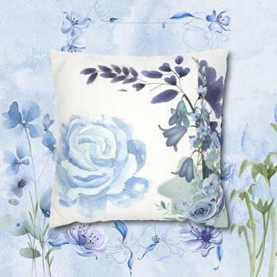 Декоративная наволочка Center of Bloom Blue Bloom размер: 18 дюймов x 18 дюймов - Изображение 1 из 4