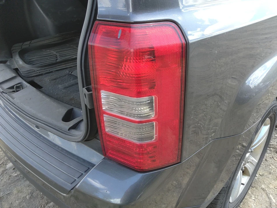 15 JEEP PATRIOT Tail Light Passenger - Image 1 of 1