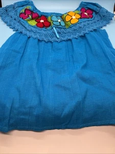 Blusa azul mexicana bordada a mano para niñas talla 6-8 años - Imagen 1 de 4