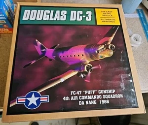 Réplica de metal fundido a presión Ertl FC-47 “PUFF” GUNSHIP 4th Air Da Nang Douglas DC-3 DA - Imagen 1 de 5