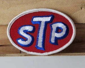 Aplique bordado rojo blanco y rojo aplique STP HIERRO ON PATCH 2,75" para autos de carreras - Imagen 1 de 6