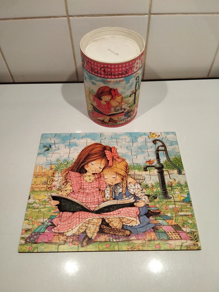 Rare Puzzle En Bois  80 Pièces Miss Petticoat 1980 Boîte Cylindre Complet Nathan - Photo 1/4