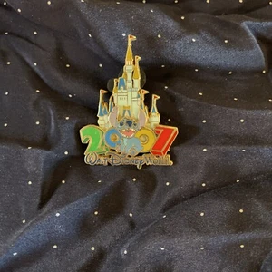 WDW - 2007 Cinderella Castle Collection with Stitch - Picture 1 of 1