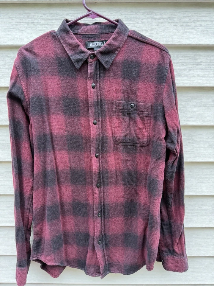 Men's EZEKIEL FLANNEL Red & Black PLAID FLANNEL Button Up Shirt Size Large  - Image 1 of 4