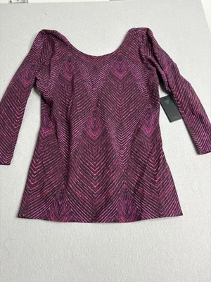 Camisa elástica Guess Top para mujer XL rosa plumas chevron manga 3/4 espalda redonda Foto 1 de 4